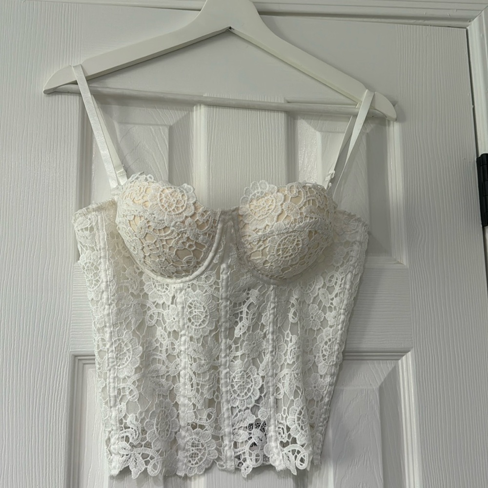 NWT lacy corset top, great quality